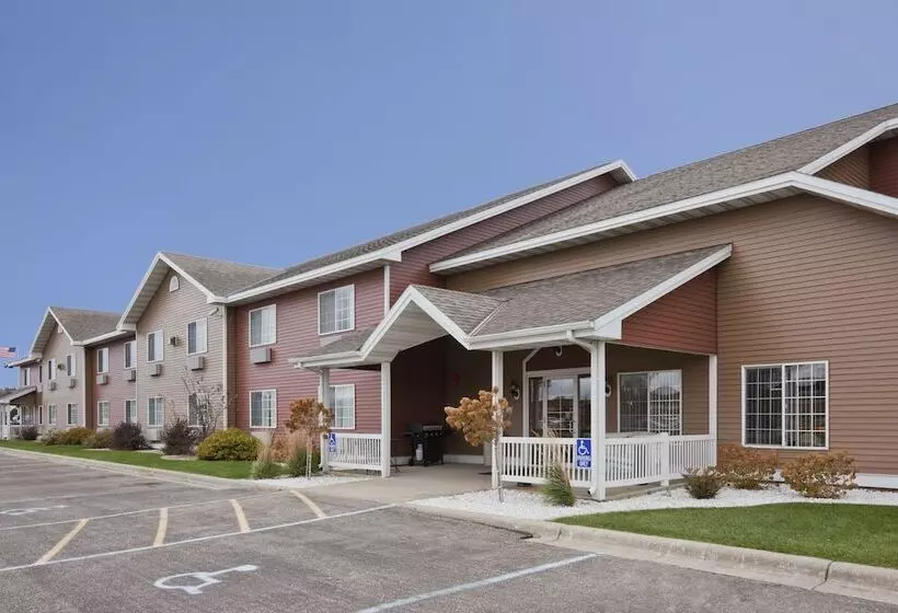 Hotelli Paynesville Inn & Suites