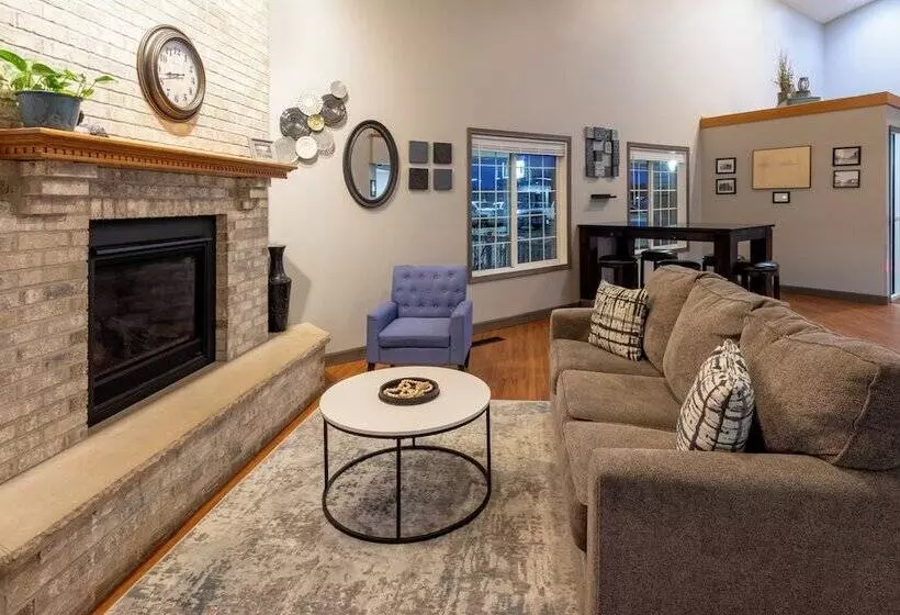 Hotelli Paynesville Inn & Suites