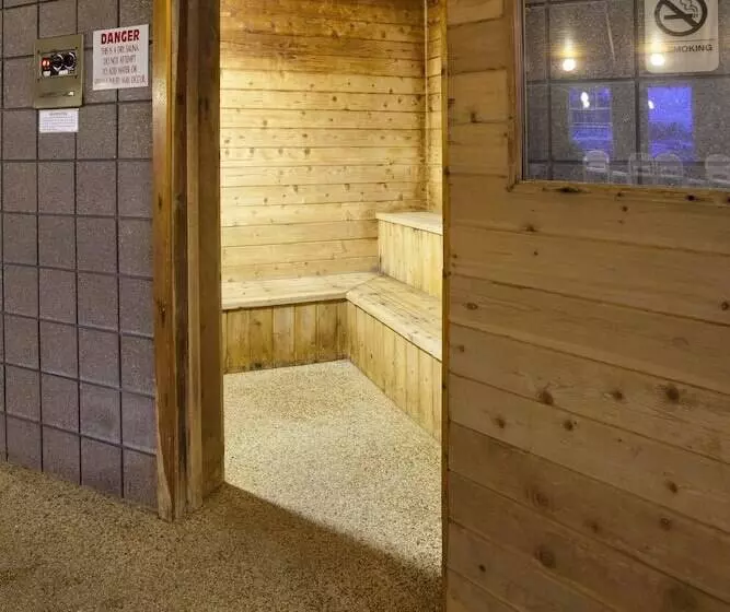 Hotelli Paynesville Inn & Suites