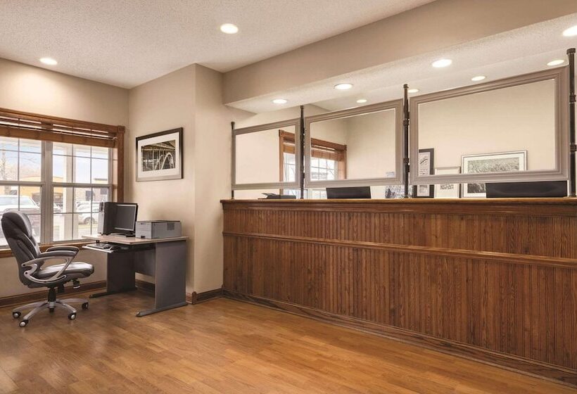 ホテル Country Inn & Suites By Radisson, Forest Lake, Mn