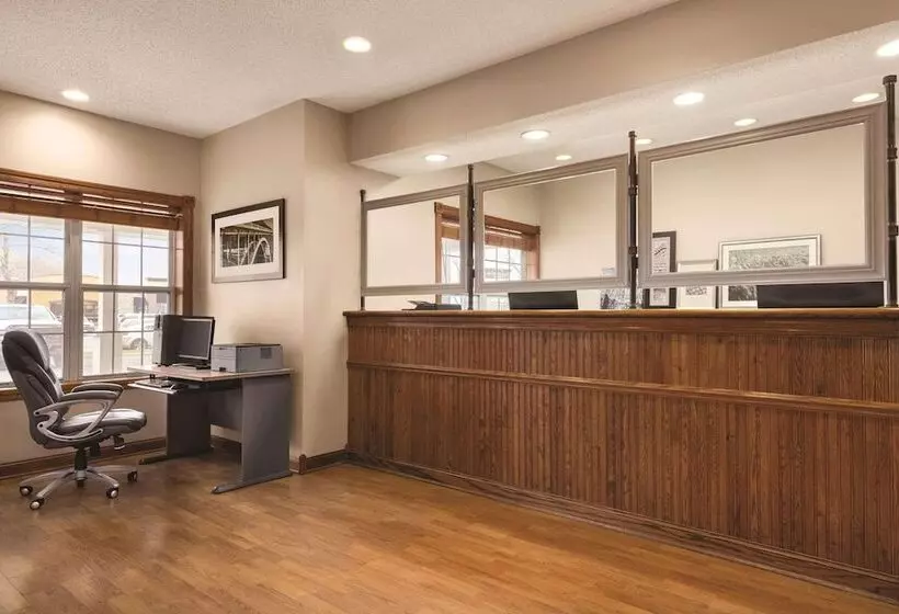 Hotelli Country Inn & Suites By Radisson, Forest Lake, Mn