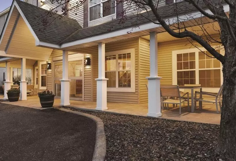 Hotelli Country Inn & Suites By Radisson, Forest Lake, Mn