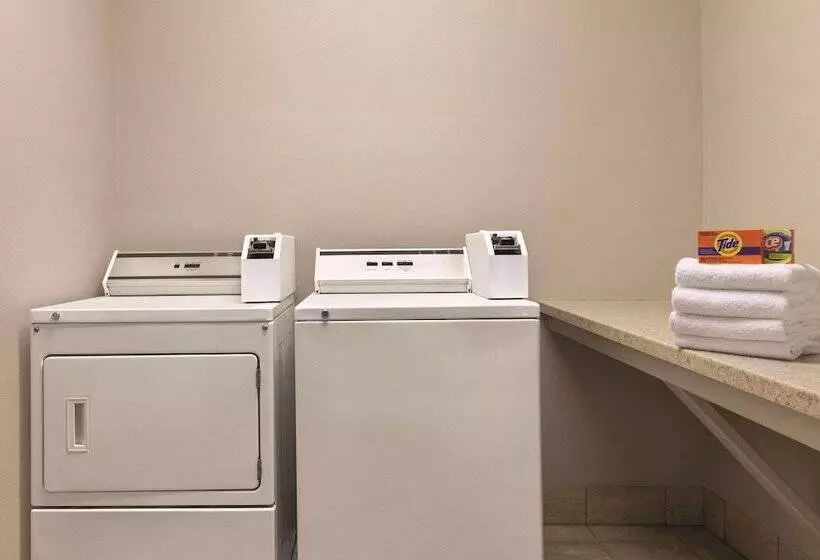 Hotelli Country Inn & Suites By Radisson, Forest Lake, Mn