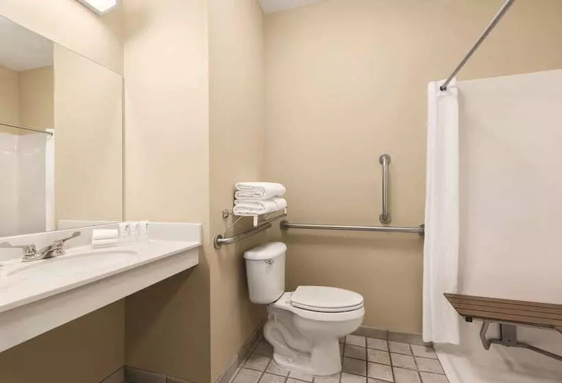 Hotelli Country Inn & Suites By Radisson, Forest Lake, Mn