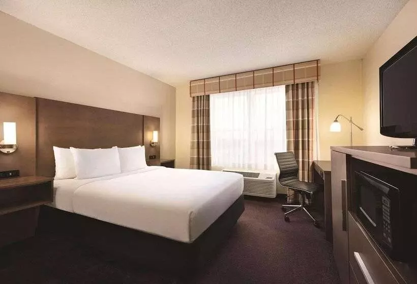 Hotelli Country Inn & Suites By Radisson, Forest Lake, Mn
