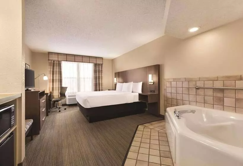 Hotelli Country Inn & Suites By Radisson, Forest Lake, Mn
