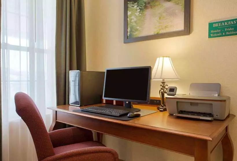 Отель Country Inn & Suites By Radisson, Nevada, Mo