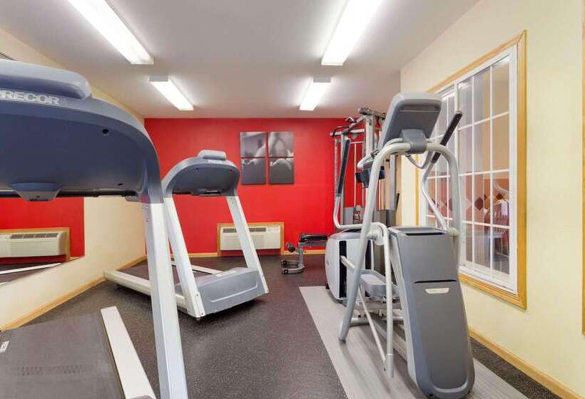 בית מלון כפרי Country Inn & Suites By Radisson, Nevada, Mo