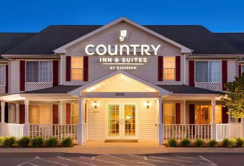 Отель Country Inn & Suites By Radisson, Nevada, Mo
