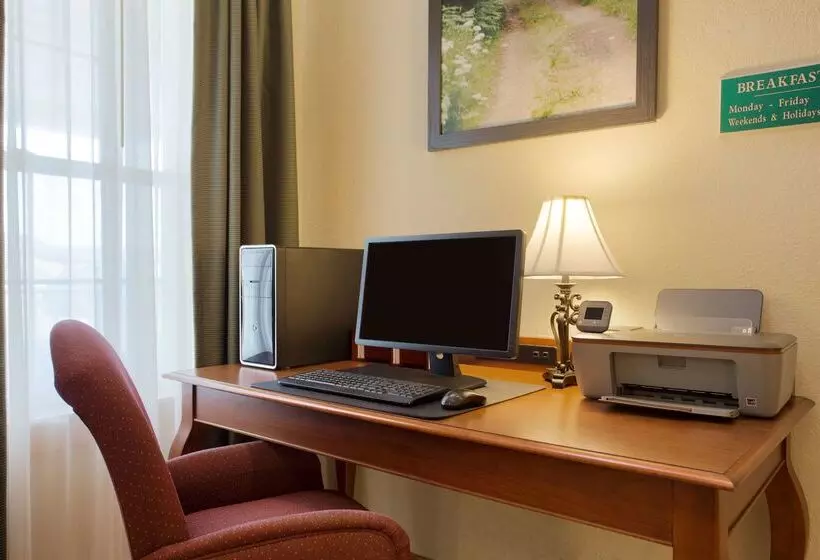 Отель Country Inn & Suites By Radisson, Nevada, Mo