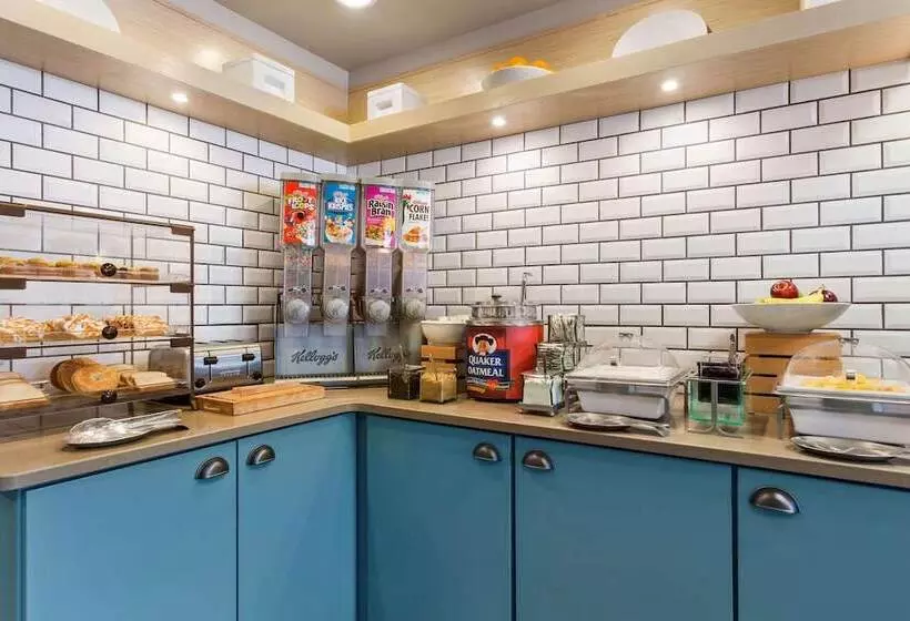 هتل Country Inn & Suites By Radisson, Wausau, Wi