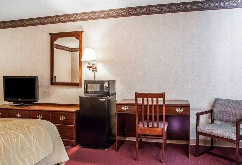 هتل Quality Inn Midway