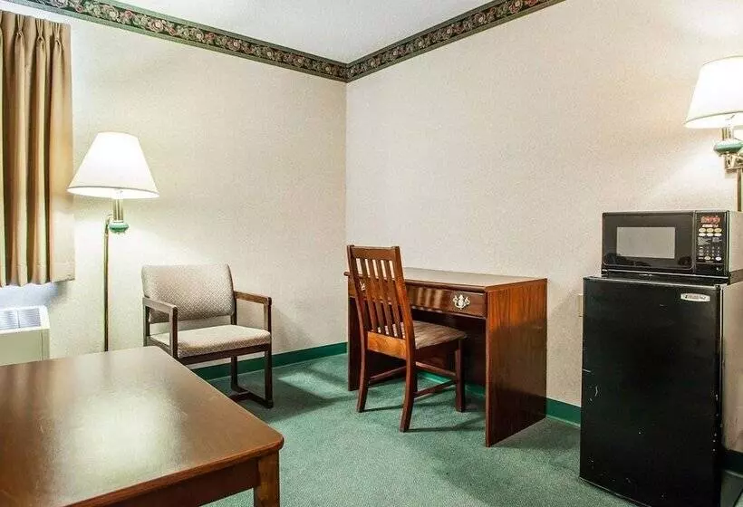 هتل Quality Inn Midway