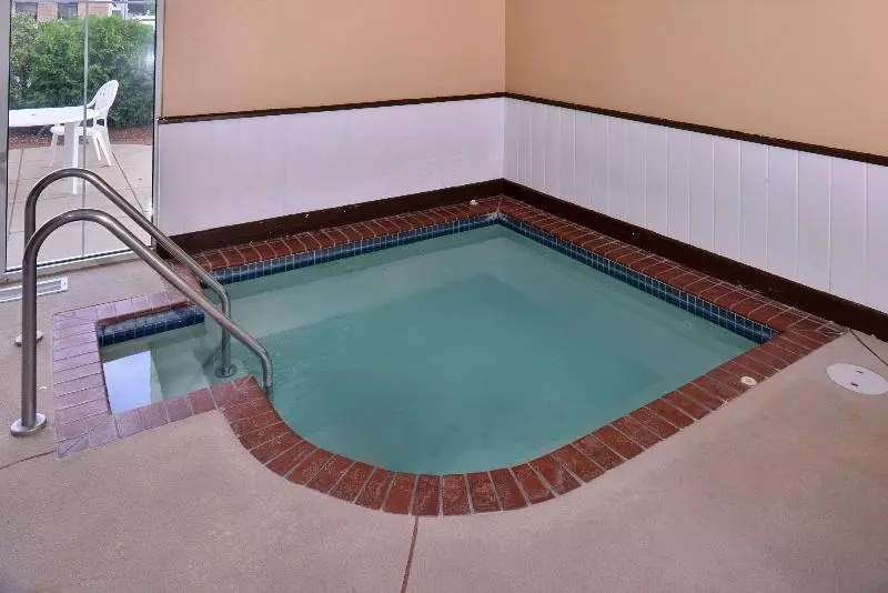 Отель Quality Inn & Suites