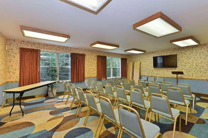 Отель Quality Inn & Suites