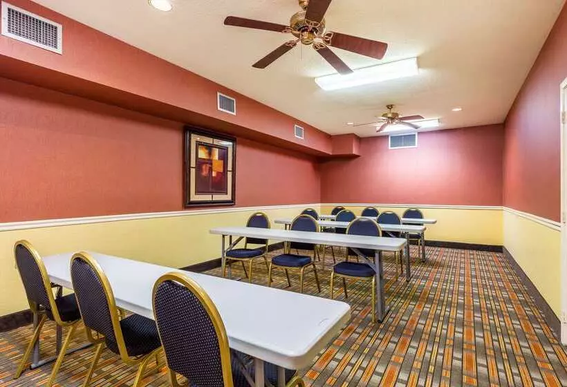 ホテル Quality Suites North