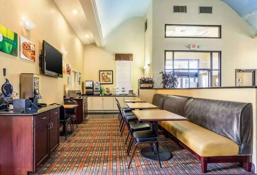 ホテル Quality Suites North