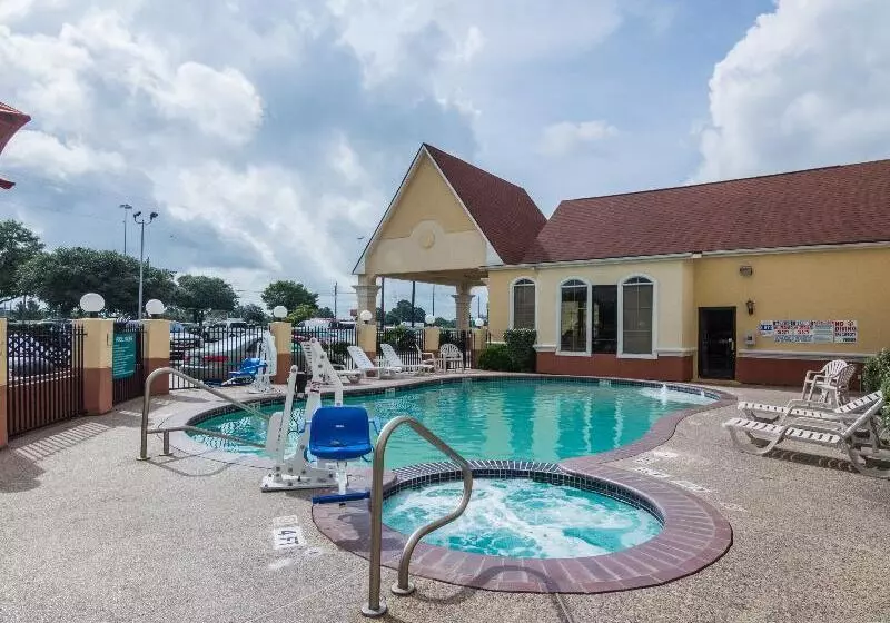 ホテル Quality Suites North