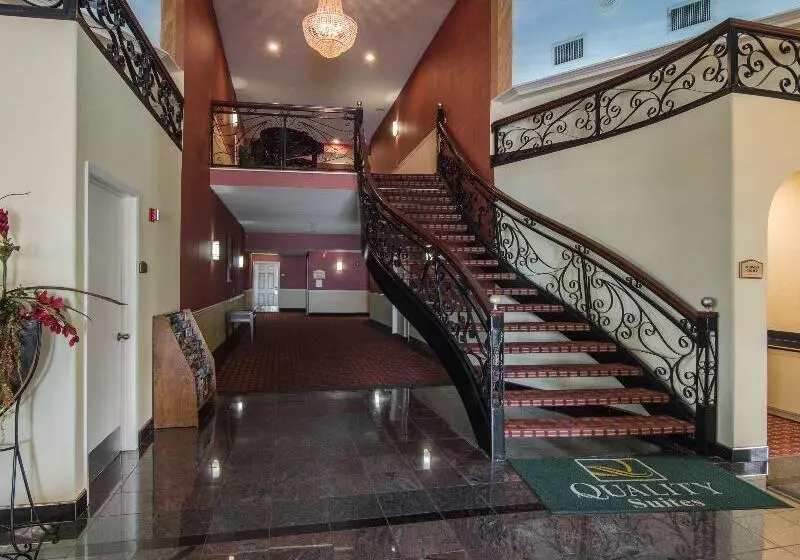 ホテル Quality Suites North