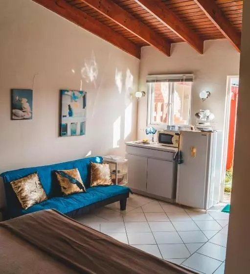 پانسیون Courtesy Apartments Aruba