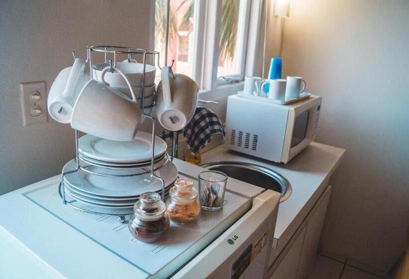 پانسیون Courtesy Apartments Aruba