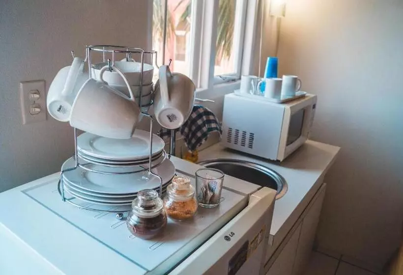 پانسیون Courtesy Apartments Aruba