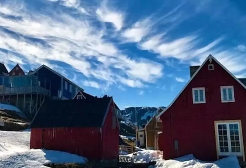 هتل Café De Upernavik