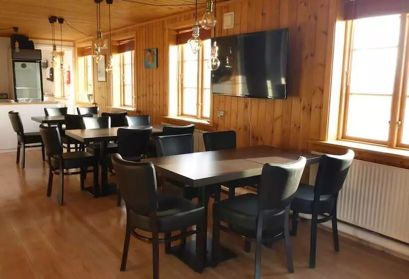 هتل Café De Upernavik