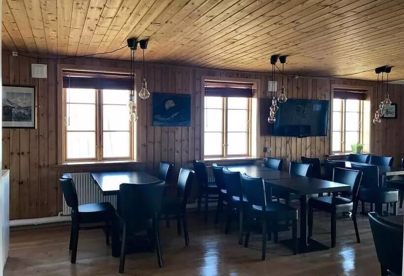 هتل Café De Upernavik