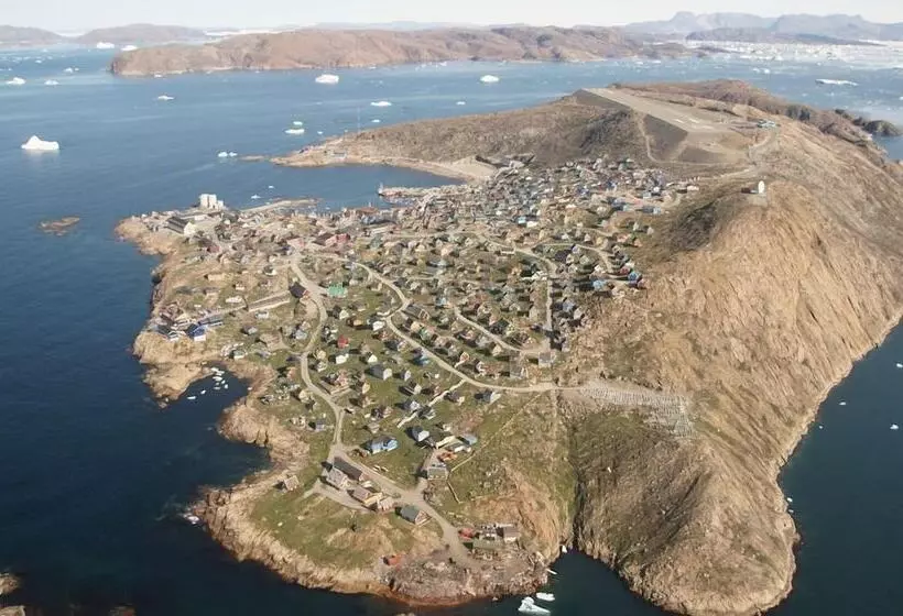 هتل Café De Upernavik