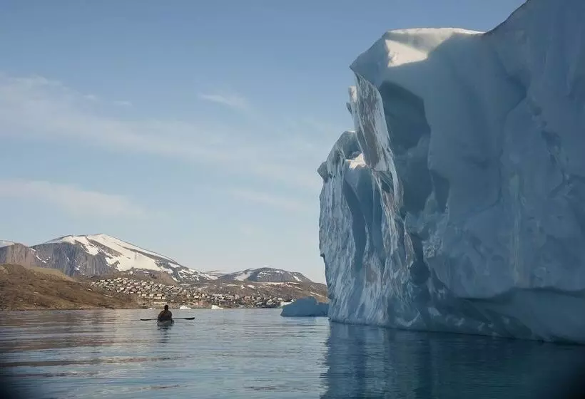 هتل Café De Upernavik