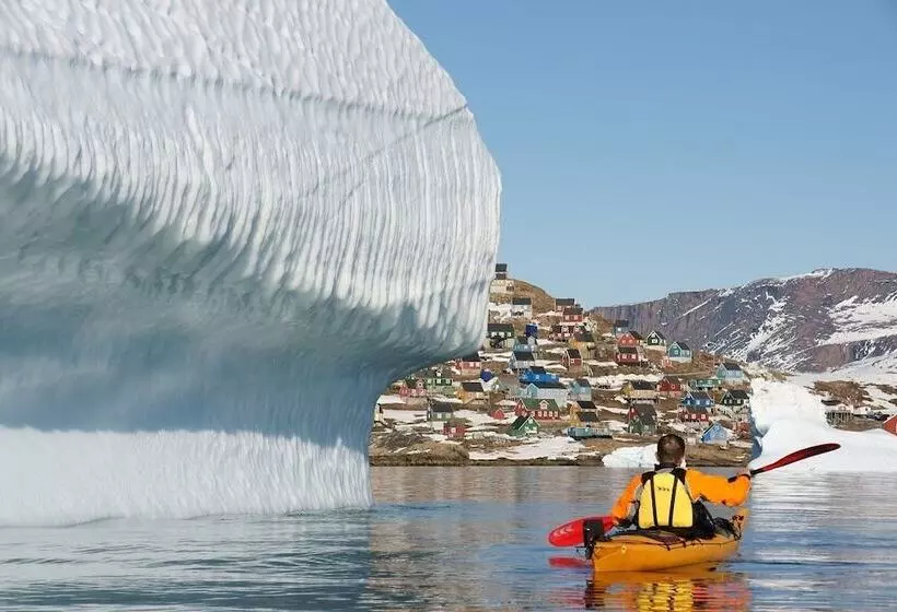 هتل Café De Upernavik