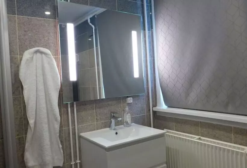 هتل Café De Upernavik