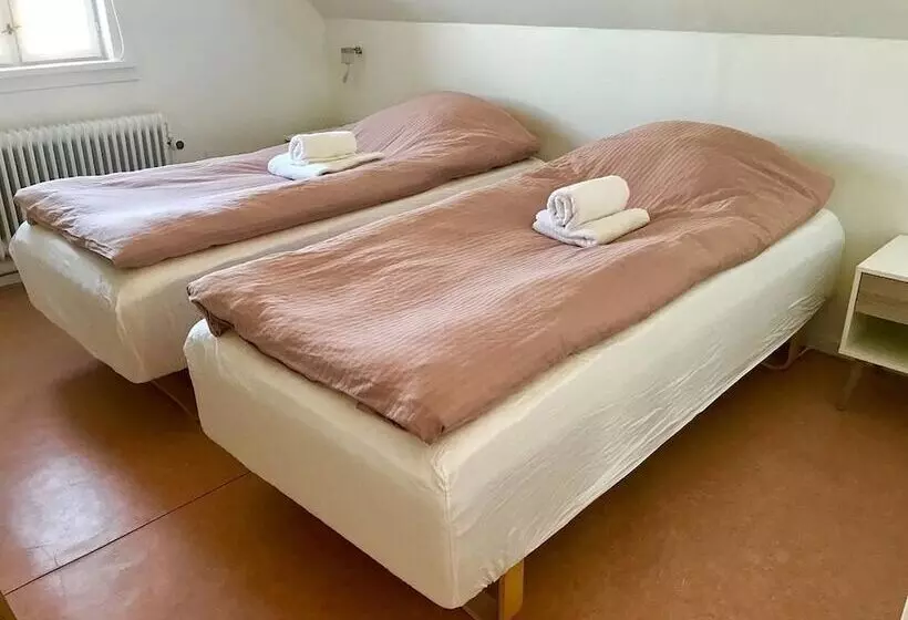 هتل Café De Upernavik