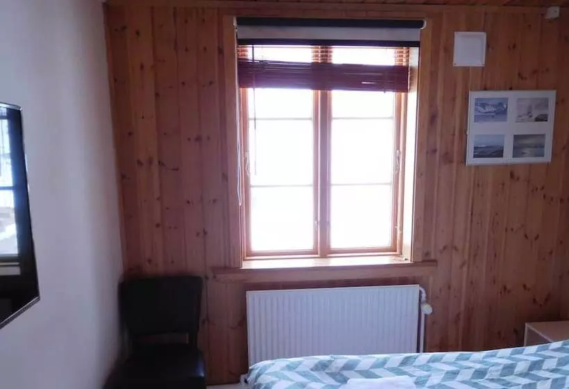 هتل Café De Upernavik