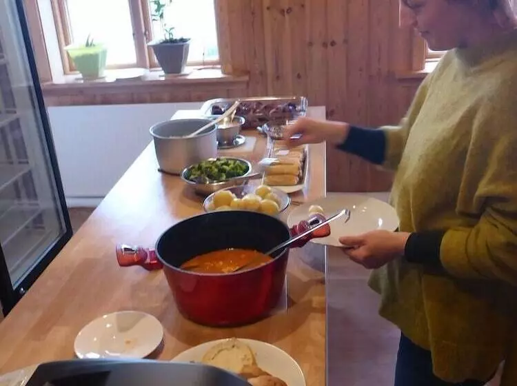 هتل Café De Upernavik