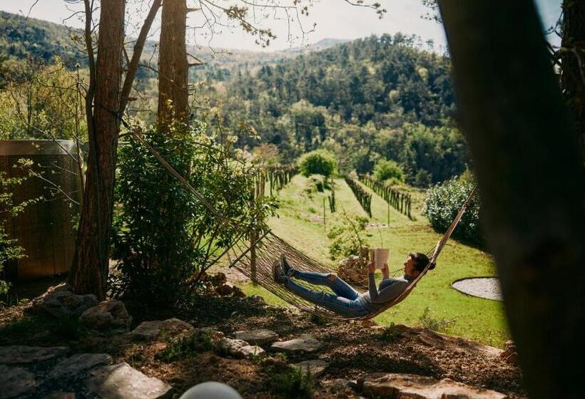 تختخواب و صبحانه Theodosius Forest Village   Glamping In Vipava Valley