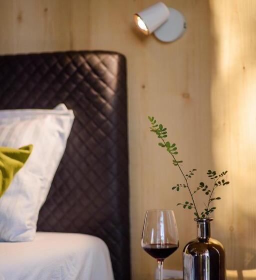 تختخواب و صبحانه Theodosius Forest Village   Glamping In Vipava Valley