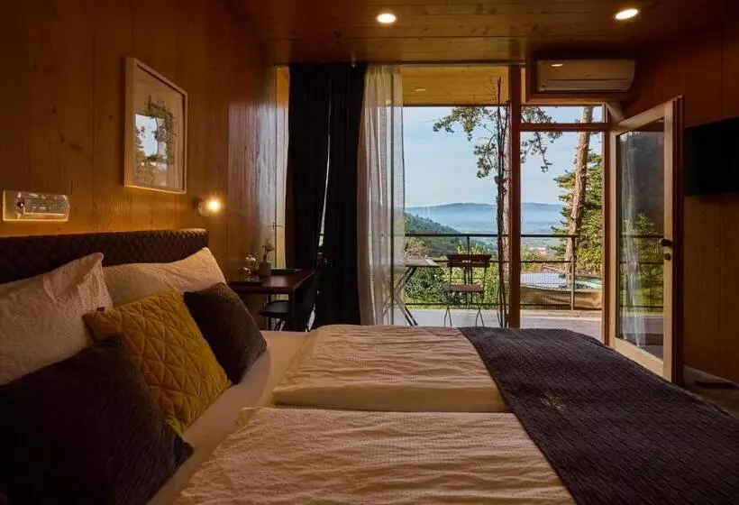 تختخواب و صبحانه Theodosius Forest Village   Glamping In Vipava Valley