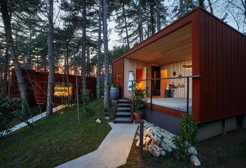 تختخواب و صبحانه Theodosius Forest Village   Glamping In Vipava Valley