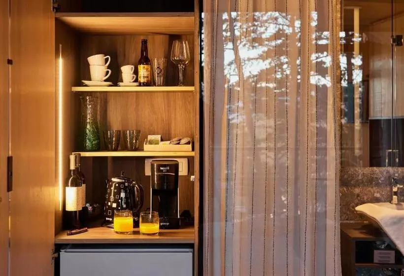 تختخواب و صبحانه Theodosius Forest Village   Glamping In Vipava Valley