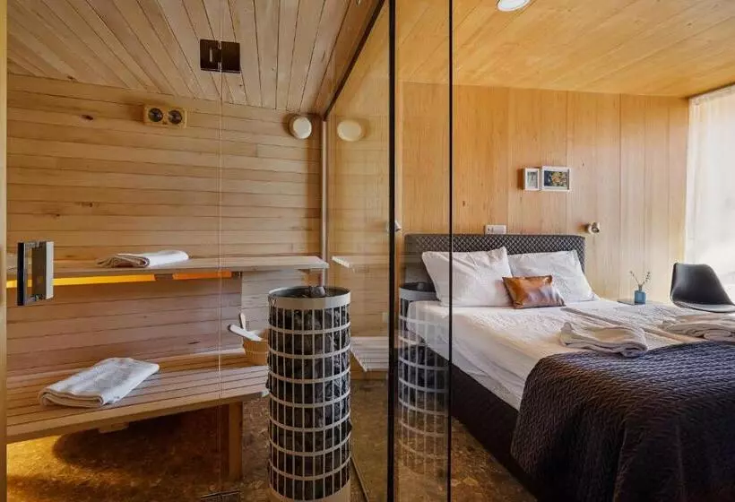 تختخواب و صبحانه Theodosius Forest Village   Glamping In Vipava Valley
