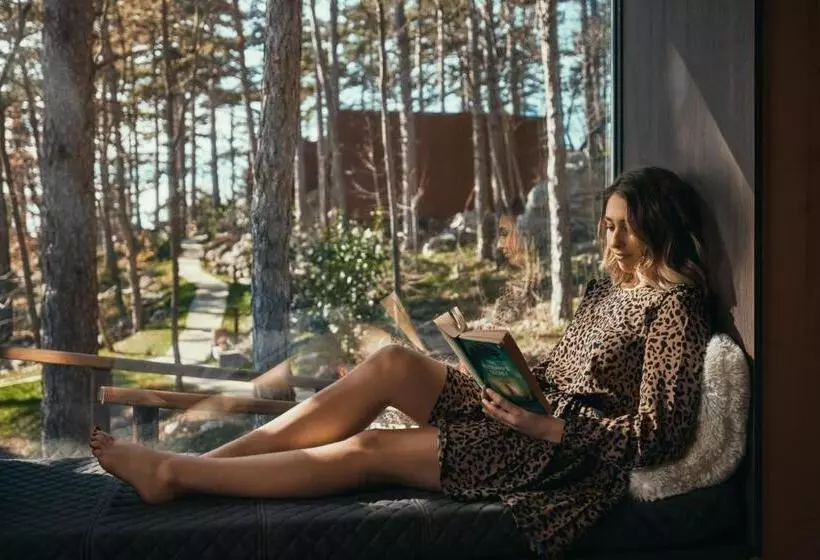 تختخواب و صبحانه Theodosius Forest Village   Glamping In Vipava Valley