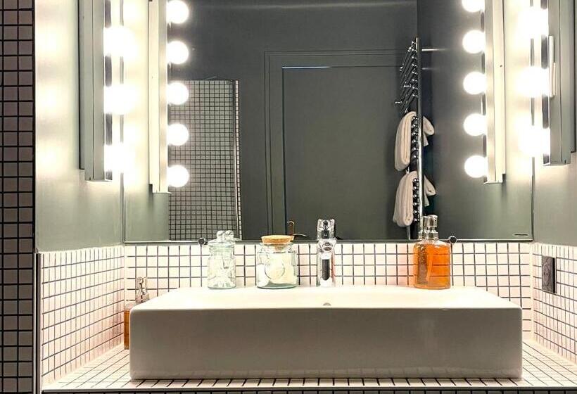 Отель La Cascade