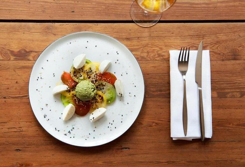 Отель La Cascade