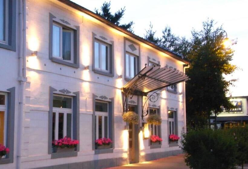 هاستل Pret A Gouter Bistro Bar Bed