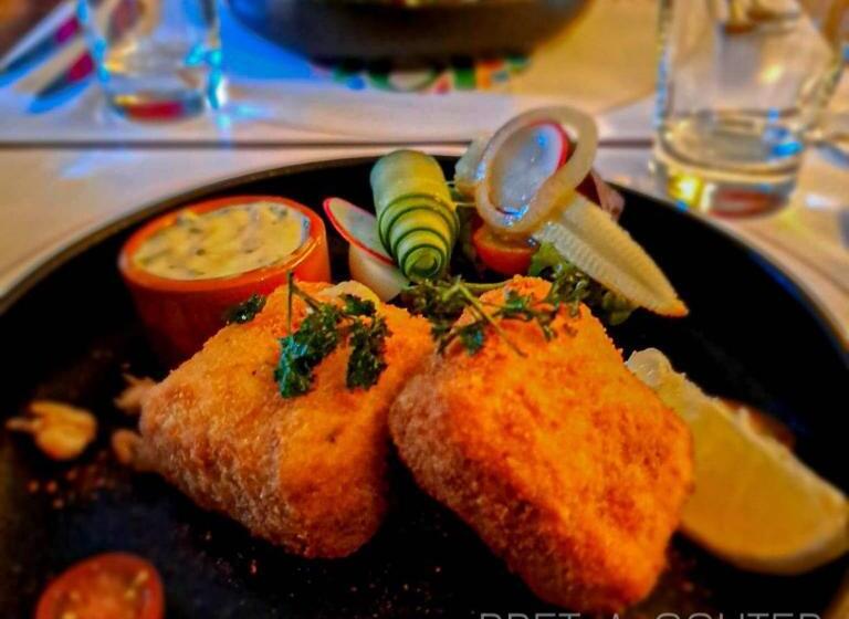 هاستل Pret A Gouter Bistro Bar Bed