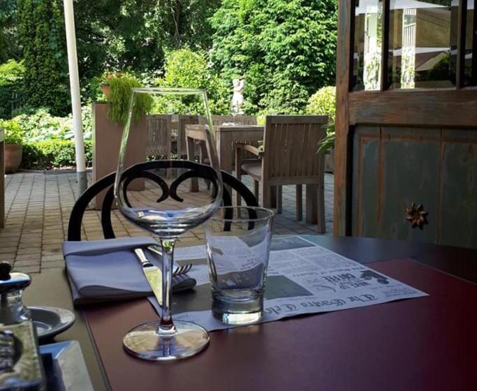 هاستل Pret A Gouter Bistro Bar Bed