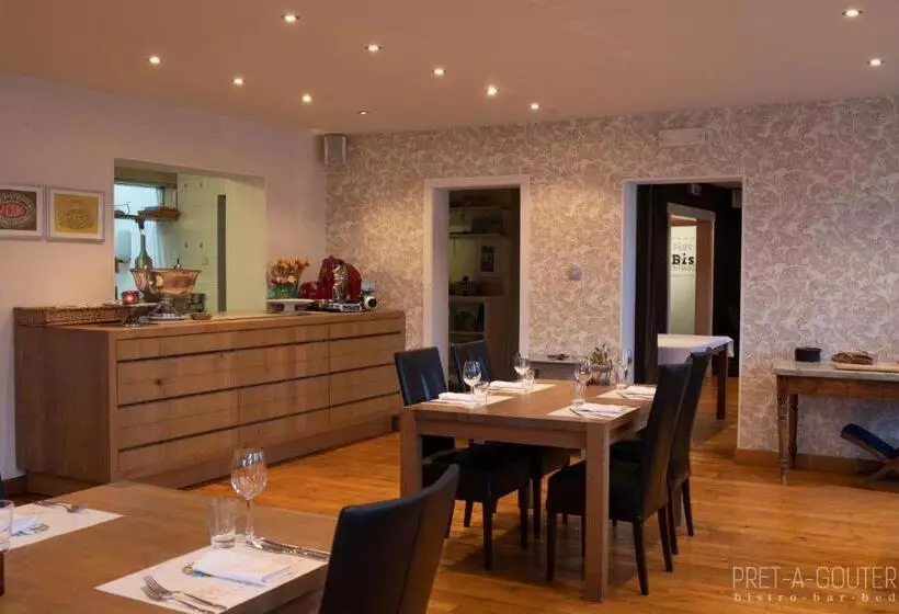 Hostel Pret A Gouter Bistro Bar Bed