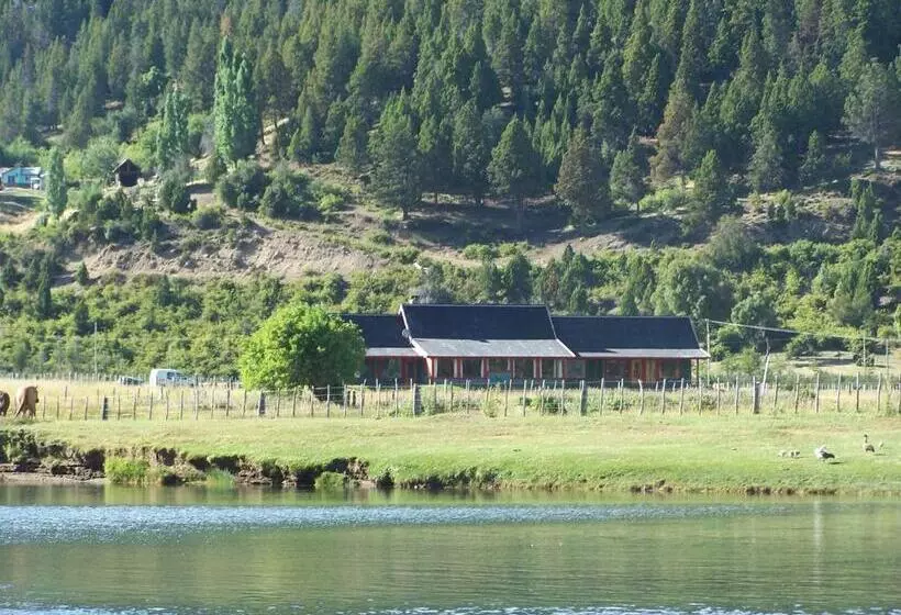 Retkeilymaja La Pilarica River & Mountain Lodge